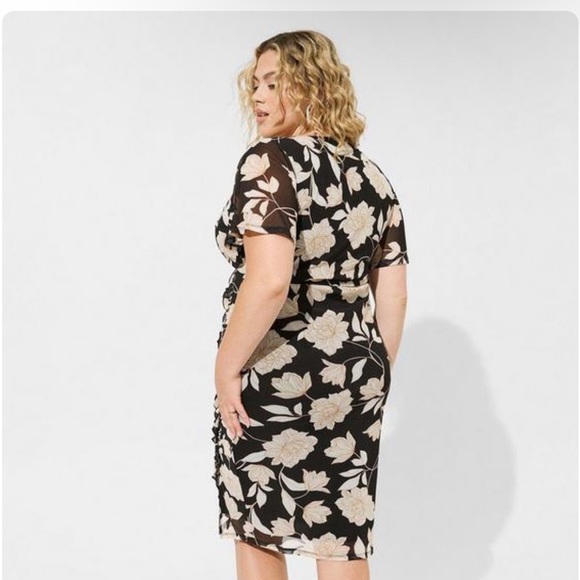 NWT Torrid Black And White Floral Surplice Ruffle Slit Midi Dress 4X - Picture 3 of 5
